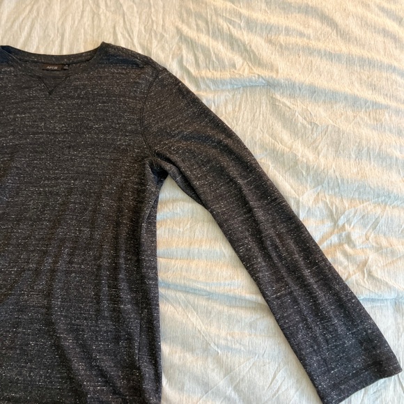 Apartment 9 long sleeve - Picture 4 of 4